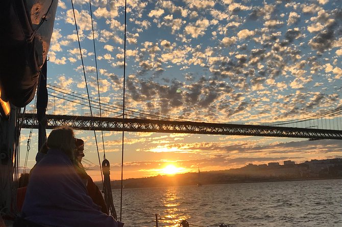 2 Hour Lisbon Sunset and Wine Sailing Tour - Why this sunset sailing works so well in Lisbon