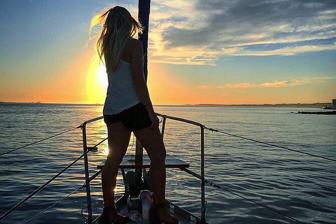 2 Hour Lisbon Sunset and Wine Sailing Tour - Meeting at Belém and what happens once you’re aboard