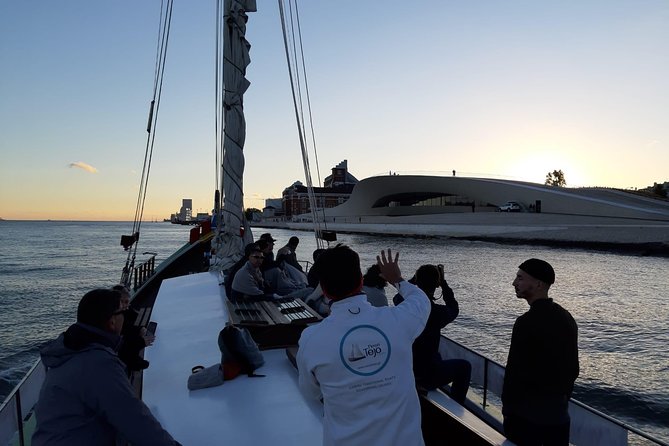 2-Hour Lisbon Traditional Boats Sunset Cruise with White Wine - Crowd size and group energy: what to expect with up to 47 people