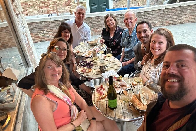 A Venetian Evening: Wine Tasting and Cicchetti with a Local Guide - The Guide Experience: How Federico, Silvia, and Georgia Shape the Night