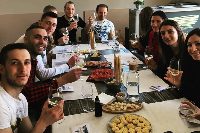 Abellonio Cascina Piccaluga - visit to the vineyards, to the wine tasting cellar - Who should book this wine and vineyard tour?