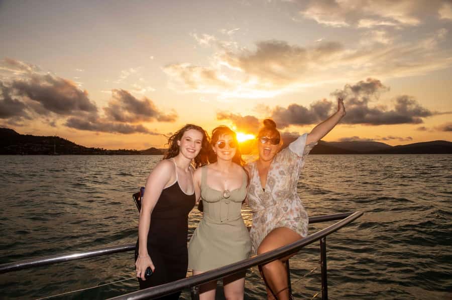 Airlie Beach: 2-Hour Sunset Cruise with Sparkling Wine - What’s included (and what adds cost): wine, antipasto, and the bar