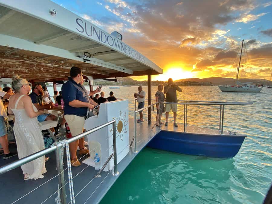 Airlie Beach: 2-Hour Sunset Cruise with Sparkling Wine - Getting the best sunset without fighting for a view