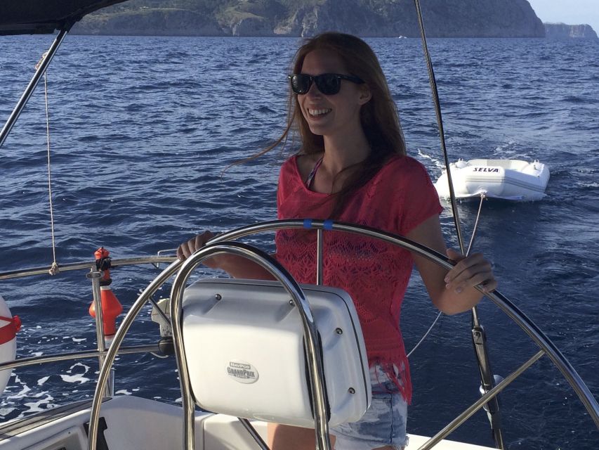 Alcudia: Sailing Yacht Excursion with Wine & Tapas - Who should book this sailing and tapas day