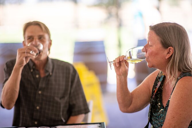 All-Inclusive Social Wine Tour - Stop 1: Wedding Oak Winery and a Tastings-First Approach
