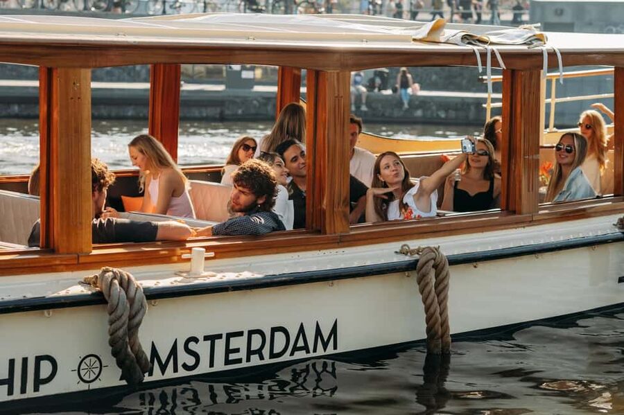 Amsterdam: Classic Boat Cruise with Optional Cheese & Wine - Route Walkthrough: From the Anne Frank House Area to the Skinny Bridge