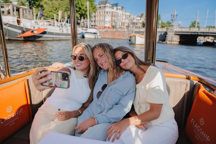 Amsterdam: Classic Boat Cruise with Optional Cheese & Wine - Price and Value: Does $18 Make Sense in Amsterdam?