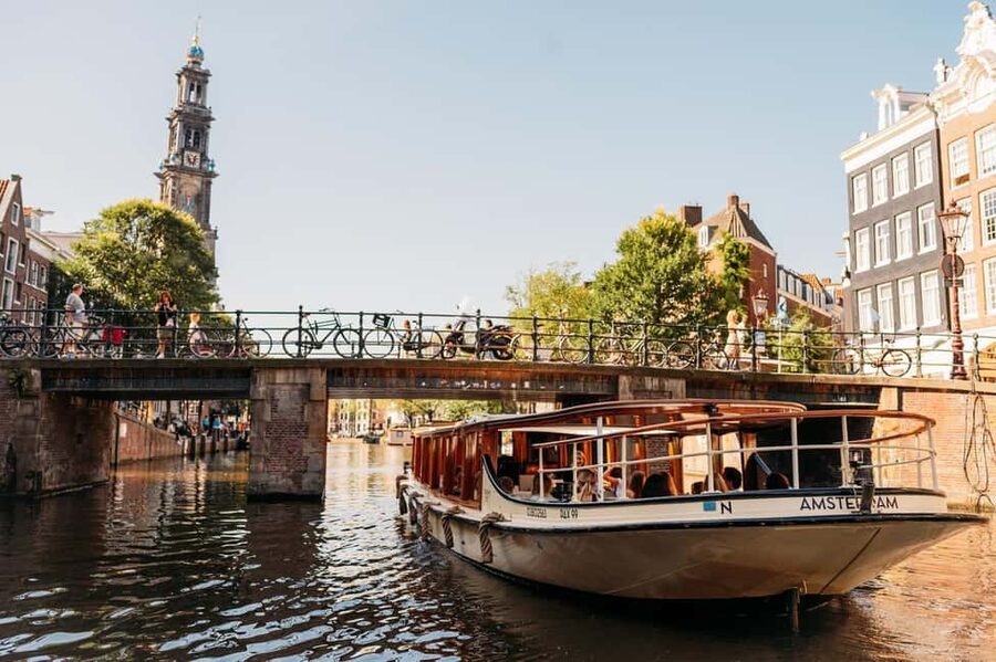 Amsterdam: Classic Saloon Boat Cruise with Cheese & Wine - Golden Bend, Maritime Museum, and the Canal Architecture Photo Run