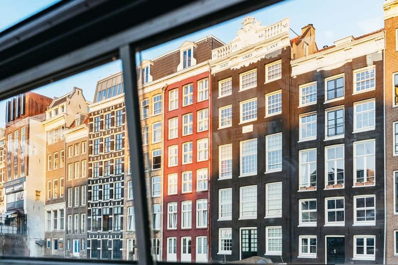 Amsterdam: Cozy Cheese & Wine Cruise Tasting Experience - A Cozy Cheese-and-Canals Night in Amsterdam