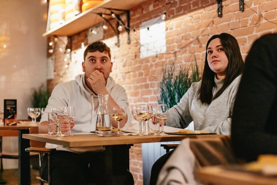 Amsterdam: Dutch Cheese Tasting Experience with Wine - The Tasting Room: Five Gouda Cheeses, Fig Bread, and Clean Pairings