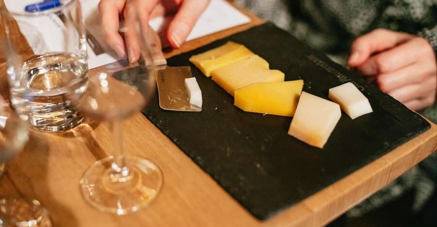 Amsterdam: Dutch Cheese Tasting Experience with Wine - Getting Oriented at the Old Amsterdam Cheese Store