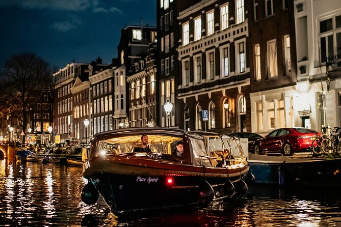 Amsterdam Small-Group Evening Canal Cruise Including Wine, Craft Beer, Cheese - Hosts and captains: when conversation turns the whole ride better