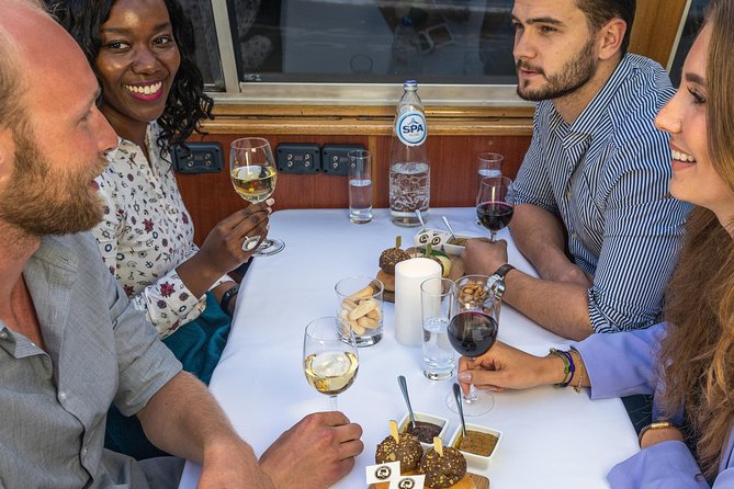 Amsterdam: Wine and Cheese Evening Cruise - What the 1.5-hour cruise feels like once you’re on board