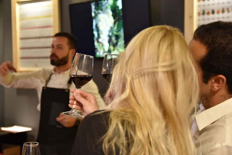 Athens: Acropolis Wine Tasting with Cheese and Olives - Practical itinerary flow: what happens during the 1 to 1.5 hours