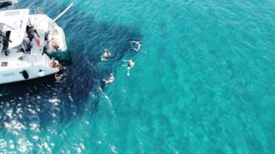 Athens: Catamaran Cruise with Fresh Lunch and Wine - The sailing part: what the cruise feels like while moving