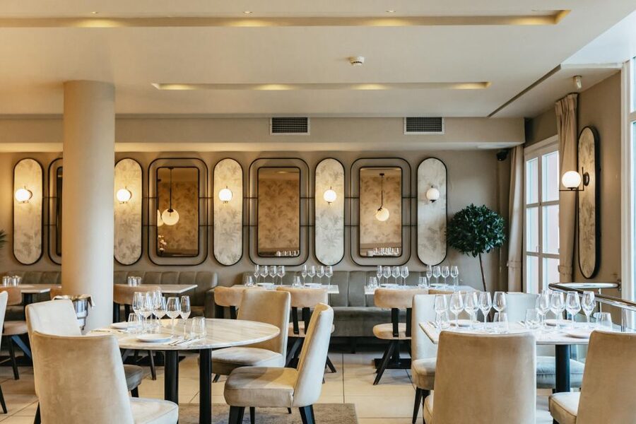 Athens: Wine Tasting with a Sommelier under the Acropolis - Acropolis at night: Why the location changes the whole feeling