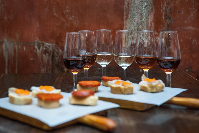 Authentic Flamenco Show with Tapas & Wine Guided Tour - The walk through old Seville: small neighborhoods, big atmosphere