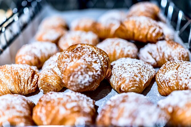 Authentic Naples Food Tour with 8+ Tastings of Pizza, Wine & More - A central square on the main Decuman: pause, taste, reset