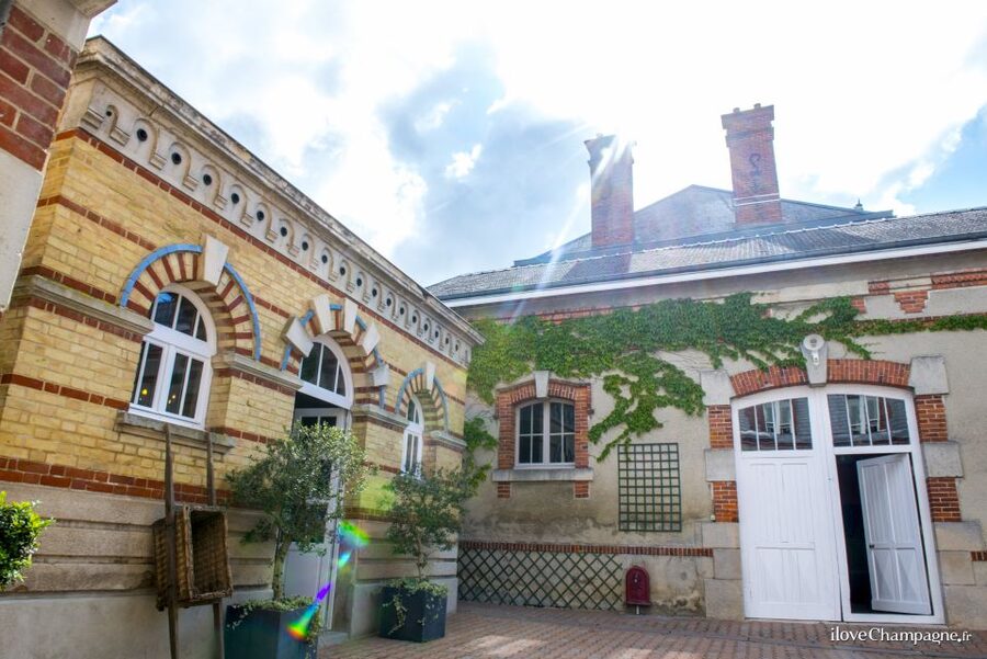 Aÿ-Champagne: Champagne House Tour and Tasting Class - Key things to know before you go