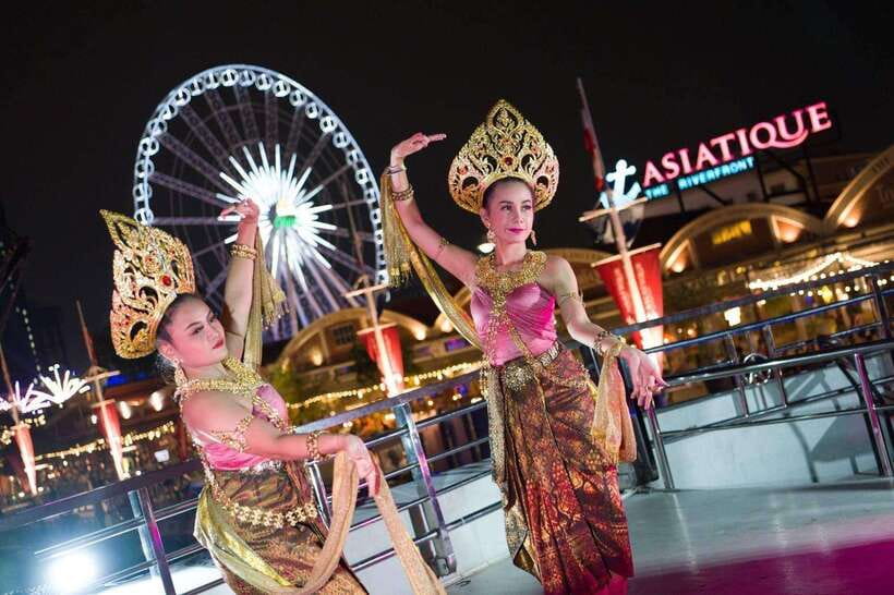 Bangkok: Luxury White Dinner Cruise Free Flow Beer and Wine - Dinner buffet with free-flow beer and wine: the value equation