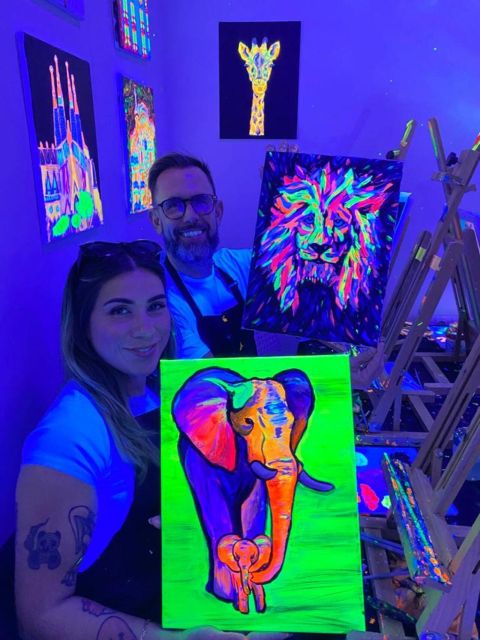 Barcelona: Fluorescent Paint and Wine Workshop - Fluorescent paint under UV light: what you’re really making