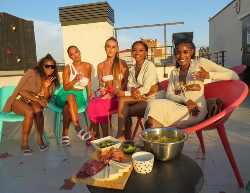 Barcelona: Fun & Unpretentious Rooftop Wine Tasting - How the host teaches tasting without the wine-snob script