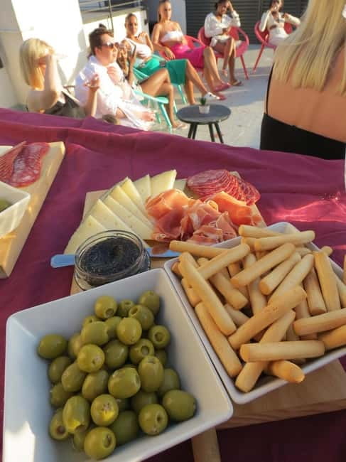 Barcelona: Fun & Unpretentious Rooftop Wine Tasting - Who this rooftop tasting suits best