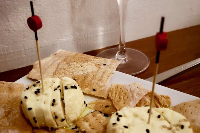 Barcelona Gothic Quarter VIP Tapas & Wine Tour - Gothic Quarter by tapas: what this 3-hour format really means