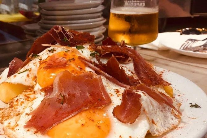 Barcelona Gothic Quarter VIP Tapas & Wine Tour - Carrer dels Carders and Carrer d’en Gignàs: how the tapas lineup shifts