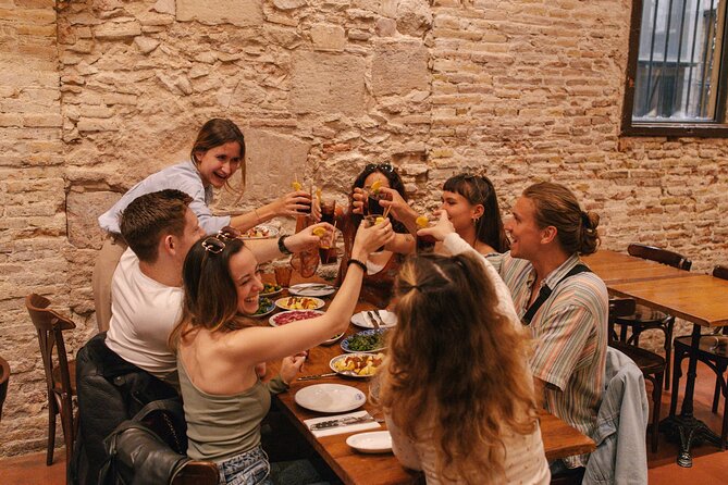 Barcelona: Guided Food Walking Tour with Tapas and Wine - Arriving at Plaça de Correus and Getting Oriented Fast