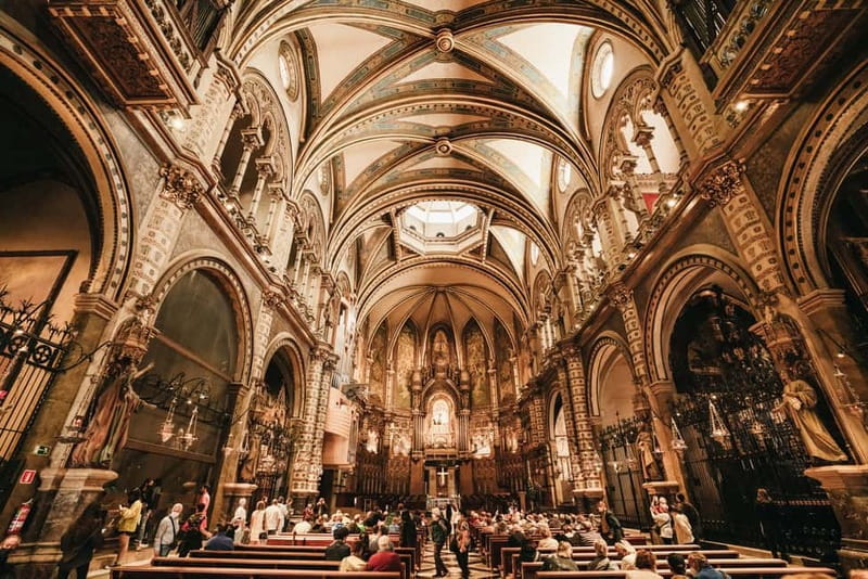 Barcelona: Montserrat, Cogwheel, Black Madonna & Winery Tour - Getting There: Bus Size, Timing, and What You Can Control
