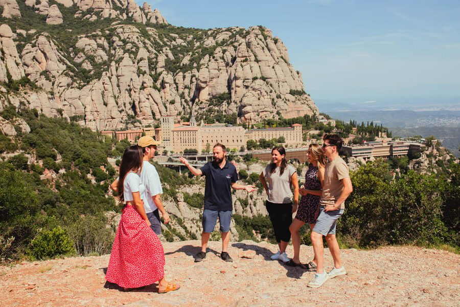 Barcelona: Montserrat with Winery, Lunch, and Train Options - From Barcelona to Montserrat: The Bus Ride and the Oller del Mas Stop