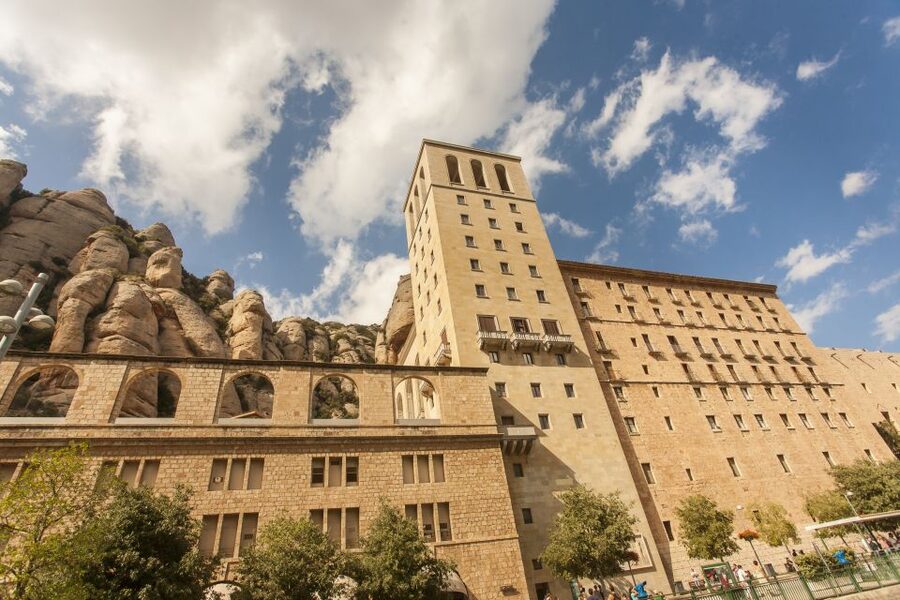 Barcelona: Montserrat with Winery Visit and Farmhouse Lunch - Montserrat and Penedès in One Long Day: Why This Works