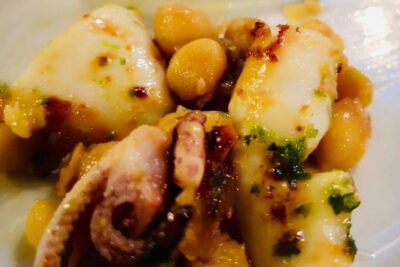 Barcelona Poble Sec Tapas & Wine Tour - Stop 1 on Carrer del Poeta Cabanyes: a Cádiz-style tavern night