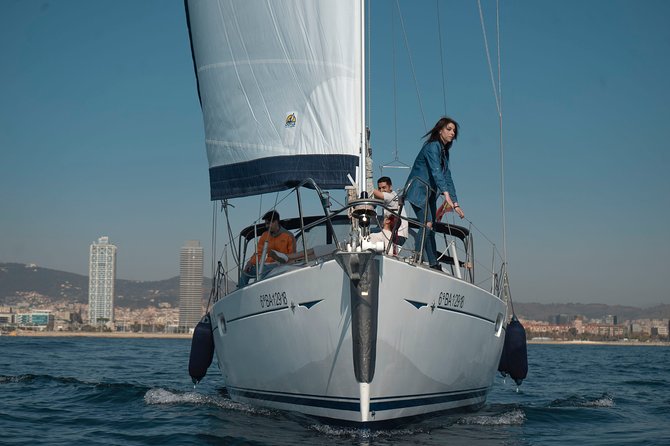 Barcelona Private Sailing Trip with unlimited drinks and snacks - Crew professionalism and the comfort of a private outing