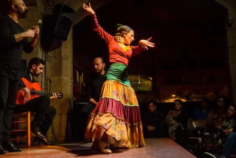 Barcelona: Private Tapas & Wine with Flamenco Show Old Town - El Born and the Gothic Quarter: medieval streets with context