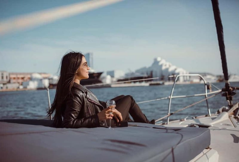 Barcelona: Sunset Boat Trip with Cava Wine and Snacks - Port Olímpic meeting point: finding Oceanus, White Satin, or Izabal