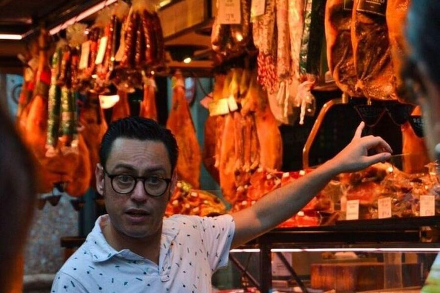 Barcelona: Tapas Walking Tour with Food, Wine, and History - Small Group Social Energy: Meeting People From Everywhere