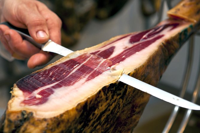 Barcelona Tapas & Wine Experience as a Local at Hidden Wineries - Why a Gothic Quarter to Barceloneta tapas walk feels local