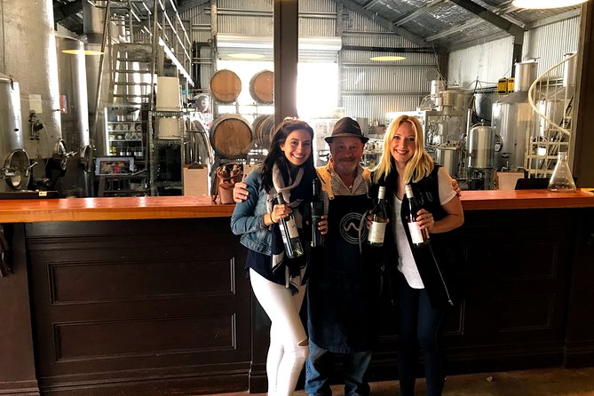 Barefoot Luxury Mount Tamborine Winery Tour from Brisbane - Gallery Walk and fudge tasting: shopping time, but mind the schedule