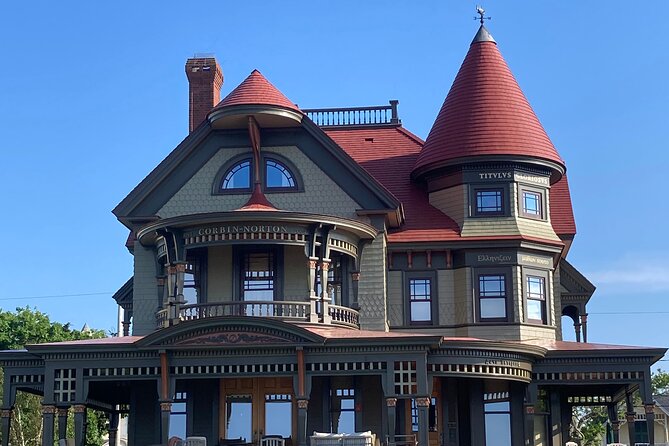 Best of Martha's Vineyard 3 hour Full-Island Tour - Menemsha Public Beach: Sunset Views and a Chowder-Friendly Break