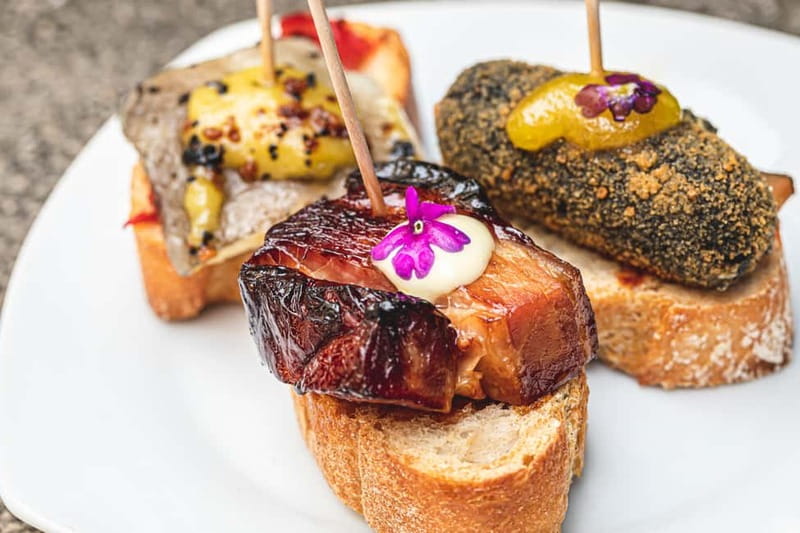 Bilbao: Basque Food Tour and Wine Tasting with Guide - The guide makes (a big) difference