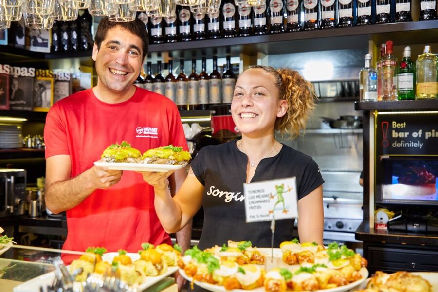 Bilbao: Exclusive Food & Wine Tasting Tour with Local Guide - Pintxos in Bilbao: why this approach works