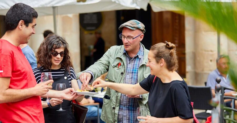Bilbao: Exclusive Food & Wine Tasting Tour with Local Guide - Meeting Casco Viejo the right way: the tour flow in plain English