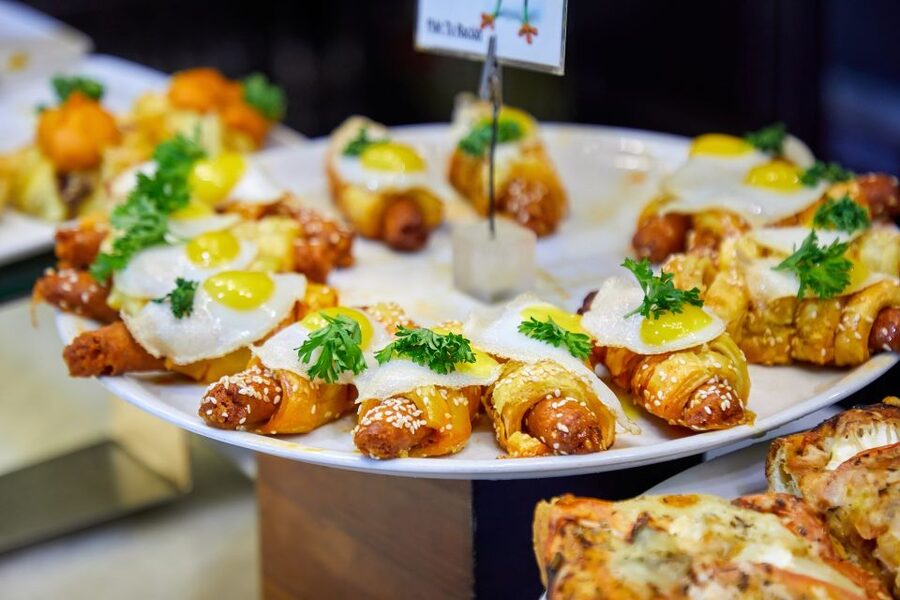 Bilbao: Exclusive Food & Wine Tasting Tour with Local Guide - Cuadrilla mode: turning a tour into a social experience