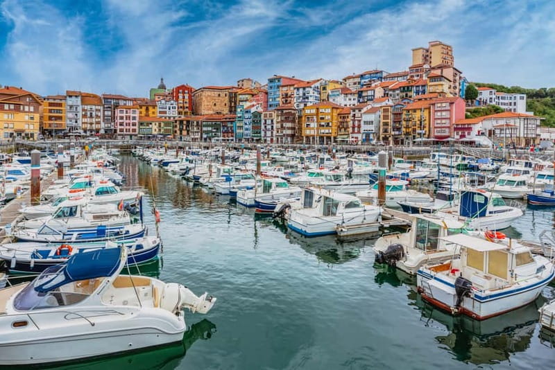 Bilbao: Gaztelugatxe, Bermeo, Mundaka, Gernika, & Wine Tour - Mundaka: Seafaring Town, Surfer Energy, and Lunch Freedom
