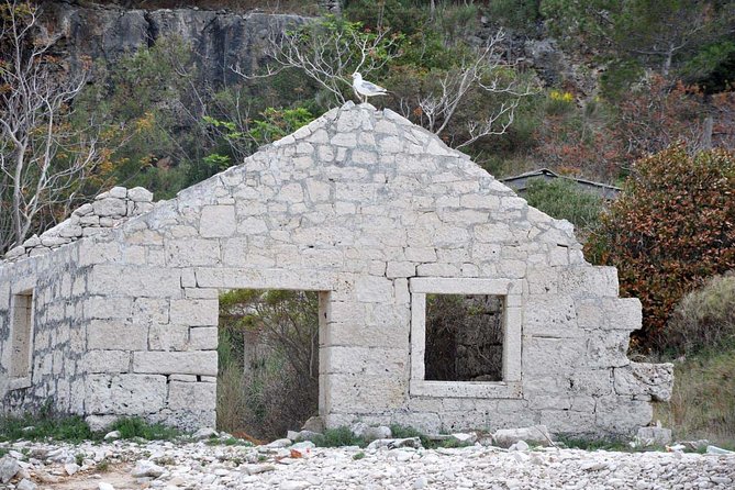 Bits of History - Half day kayak Tour with Wine delight - Stop 2 (continued): Vrnik’s stone quarries and living tradition