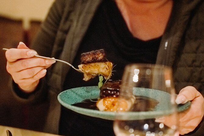 Bohemian Barcelona Neighborhood Evening Tapas & Wine Tour - Key things that make this tour worth your evening