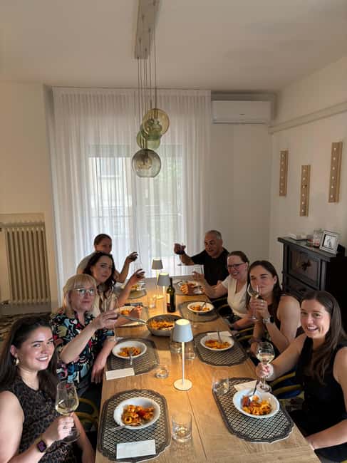 Bologna: 3 Pastas, Tiramisu and Unlimited Wine Tasting - Getting There: The Minelli Bell and the 2nd-Floor Meeting Point