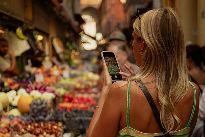 Bologna: Dinner, Wine & Tastings Walking Tour - Neptune’s Fountain to the medieval core: get your bearings fast